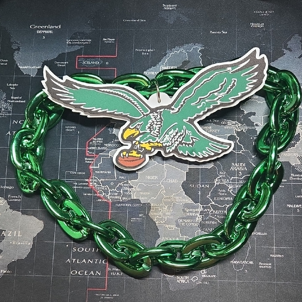 Philadelphia Eagles Green Chain Necklace with Eagle Pendant - Picture 2 of 6